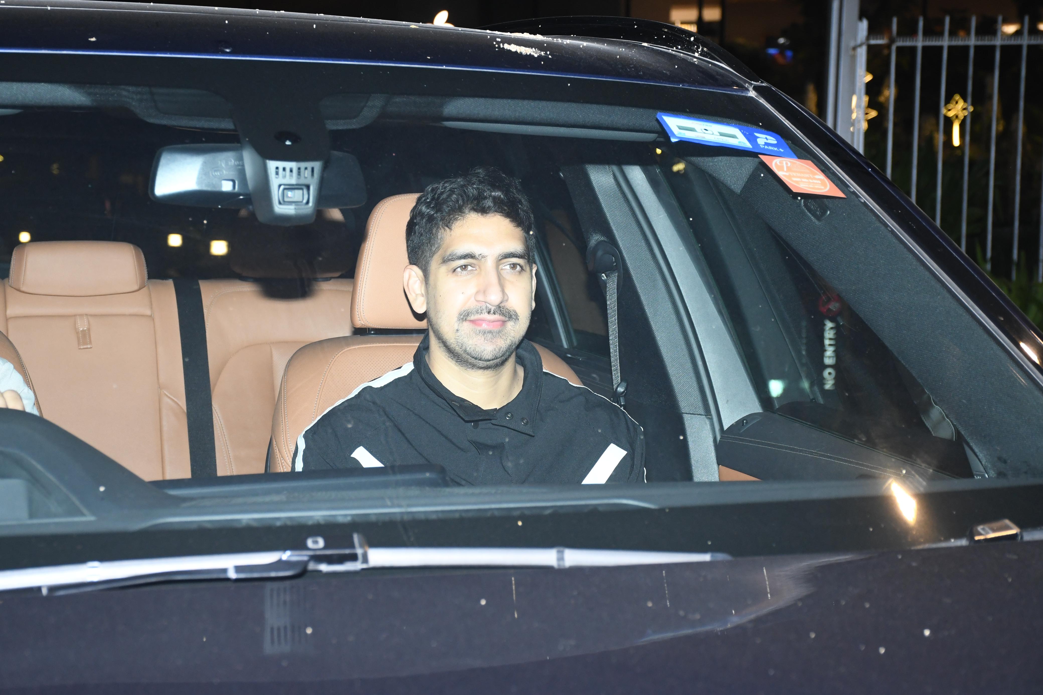 मामा अयान मुखर्जी भी आए नजर