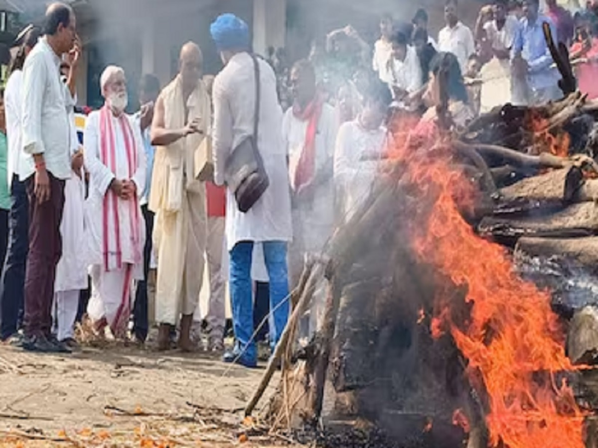 शारदा सिन्हा को छठ पर्व पर दी गई अंतिम विदाई