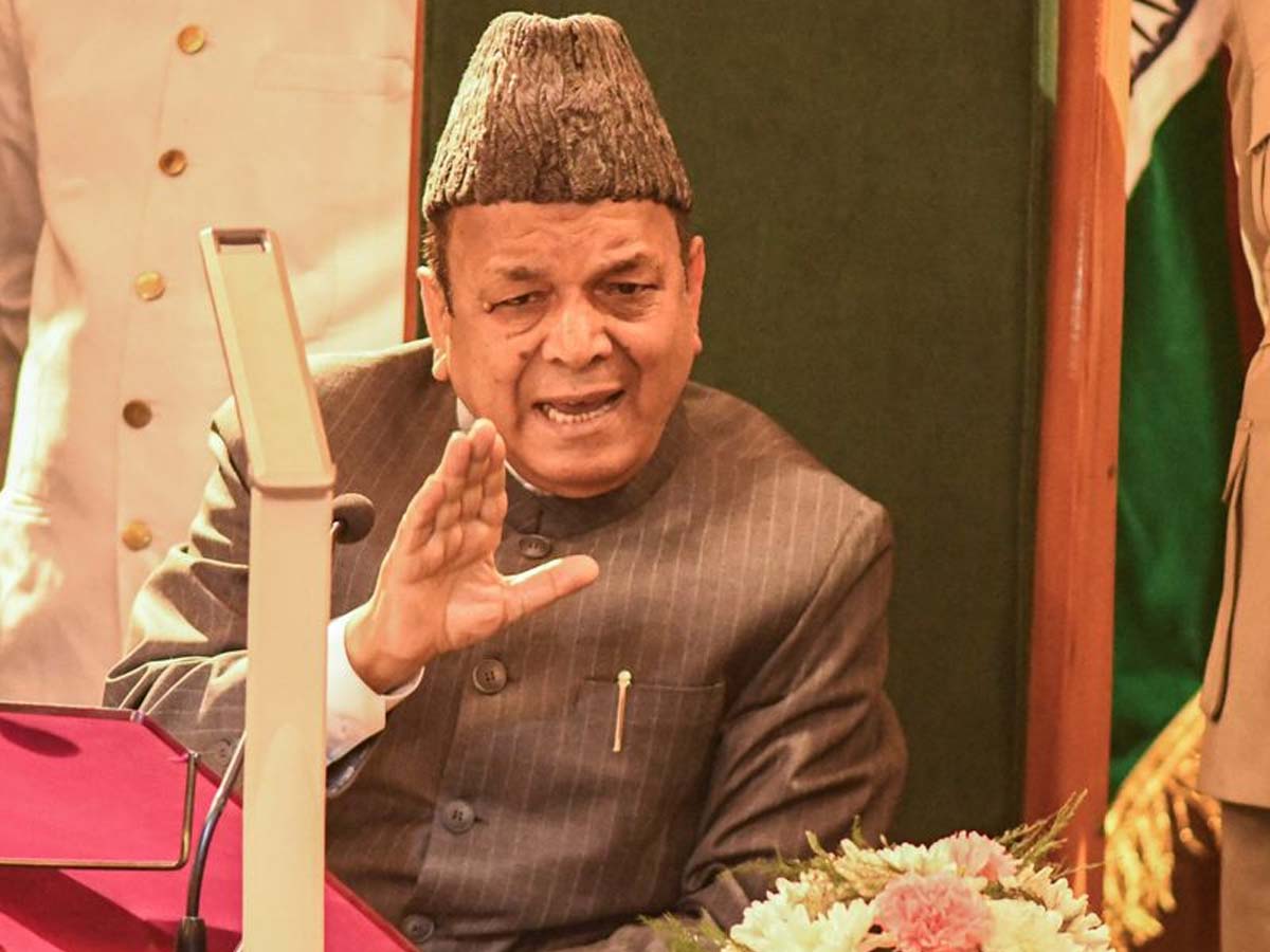 जम्मू व कश्मीर विधानसभा में हंगामे पर बोले अध्यक्ष; "सदन में पारित प्रस्ताव को रद्द करने की ताकत नहीं" जम्मू व कश्मीर विधानसभा में हंगामे पर बोले अध्यक्ष; "सदन में पारित प्रस्ताव को रद्द करने की ताकत नहीं"