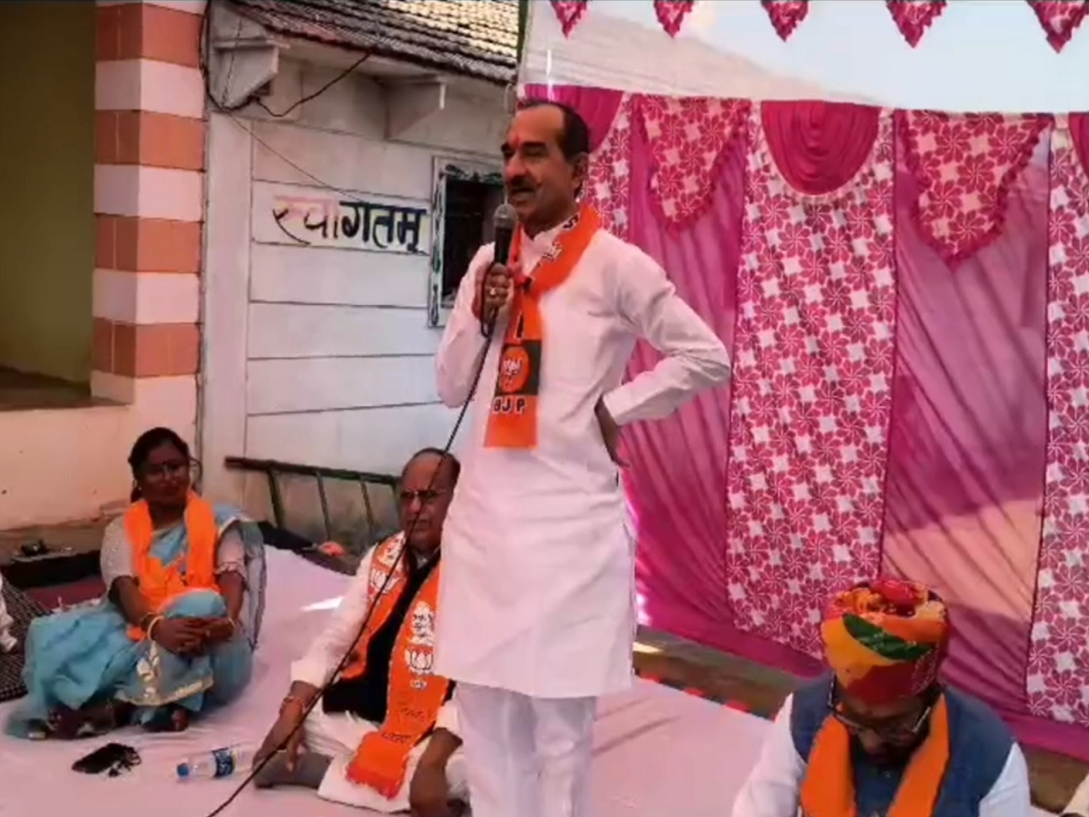 Chaurasi By-Election: मदन राठौड़ ने विपक्ष पर साधा निशाना, कहा- जमानत पर चल रहे लोग ईमानदारी का पाठ पढ़ा रहे है... Chaurasi By-Election: मदन राठौड़ ने विपक्ष पर साधा निशाना, कहा- जमानत पर चल रहे लोग ईमानदारी का पाठ पढ़ा रहे है...