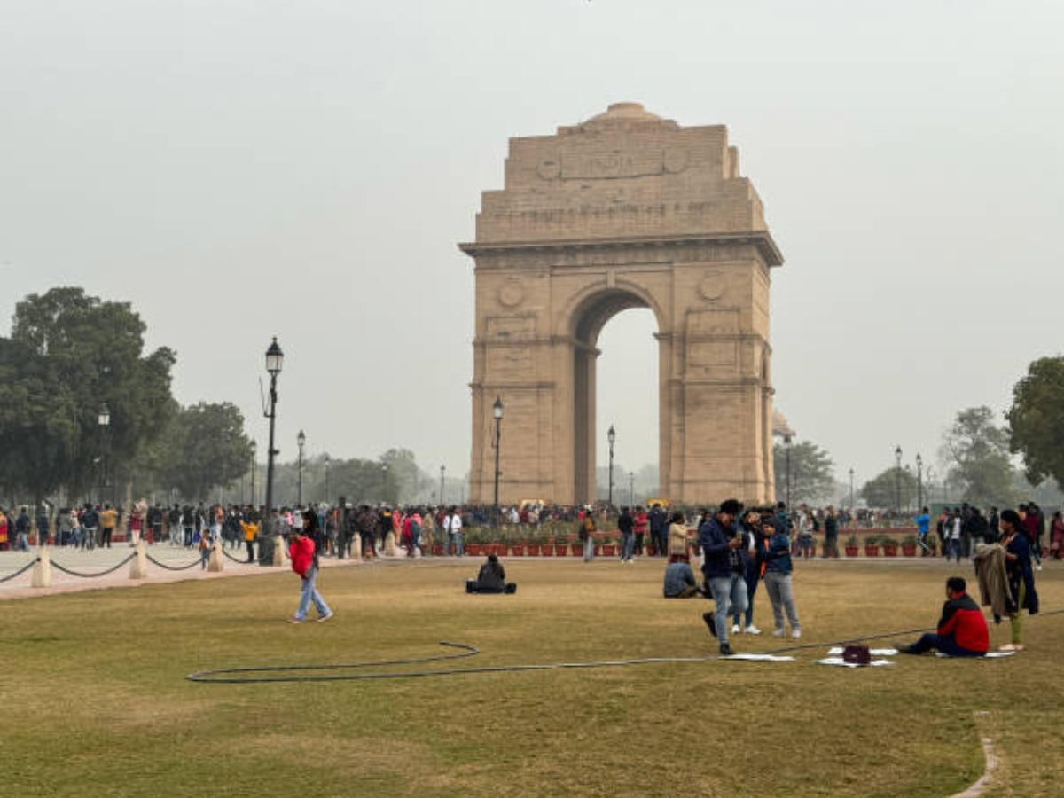 Weather Update: दिल्ली में दूर-दूर तक नहीं सर्दी का नामोनिशान, इन राज्यों में गुलाबी ठंड का आगाज 