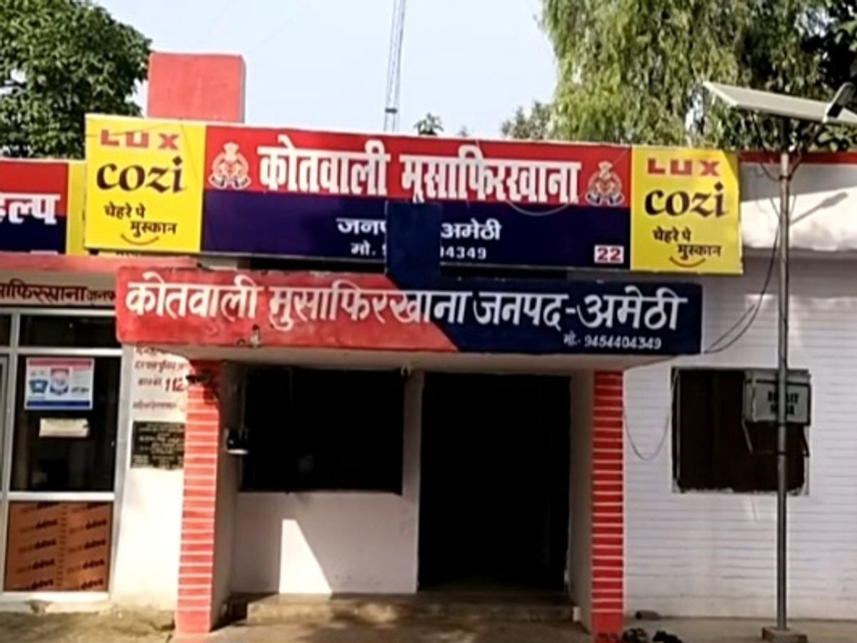 Amethi News: मुसाफिरखाना रेलवे स्टेशन में लटकी मिली महिला की लाश, दुूपट्टे से बनाया था फंदा Amethi News: मुसाफिरखाना रेलवे स्टेशन में लटकी मिली महिला की लाश, दुूपट्टे से बनाया था फंदा