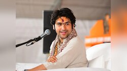 पंडित धीरेंद्र कृष्ण शास्त्री ने लव जिहाद के खिलाफ किया आह्वान, गरमाई सियासत