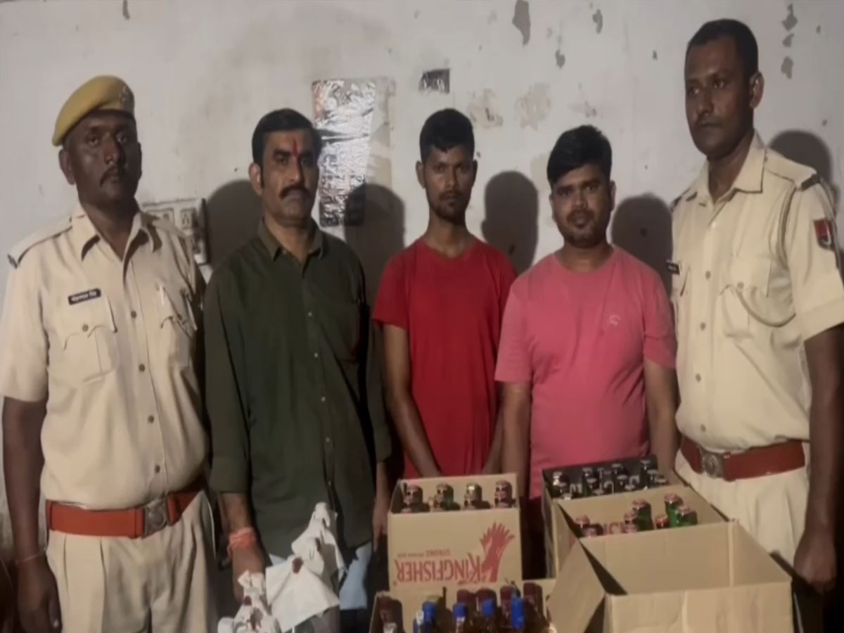 Dungarpur News: BAP के प्रदेश प्रभारी सामान्य वर्ग के होटल पर छापेमारी, अवैध शराब बरामद Dungarpur News: BAP के प्रदेश प्रभारी सामान्य वर्ग के होटल पर छापेमारी, अवैध शराब बरामद