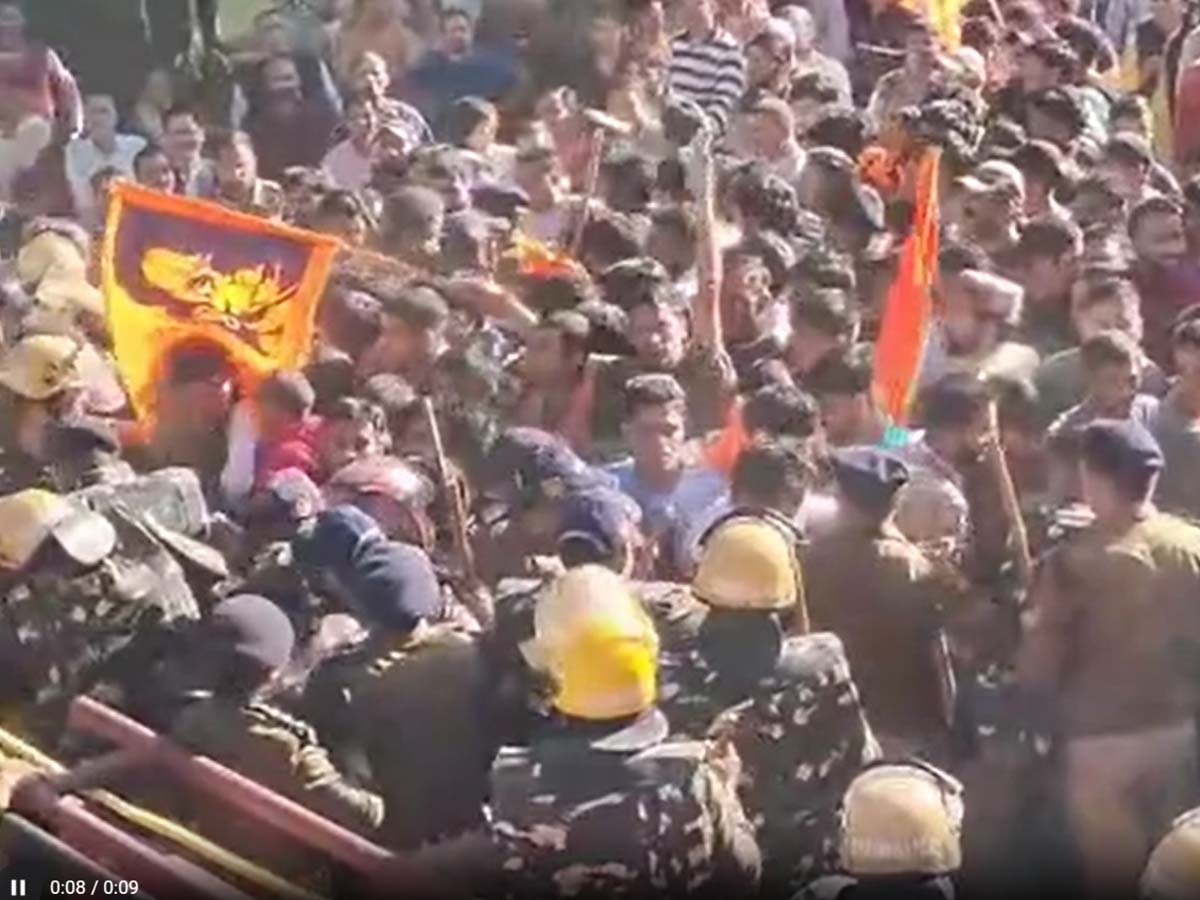 Uttarakhand News: मस्जिद के खिलाफ VHP की  रैली को रोका तो DSP और मुस्लिम ADM को हटाया