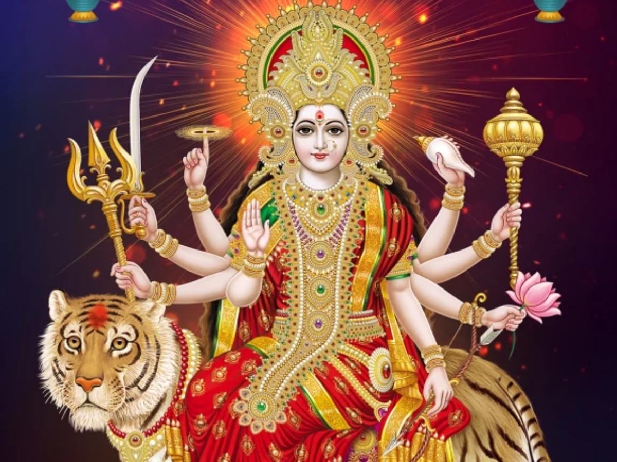 Maa Durga Pushpanjali: माता के चरणों में अर्पित करें ये पुष्पांजली, बरसेगगी भरपूर कृपा