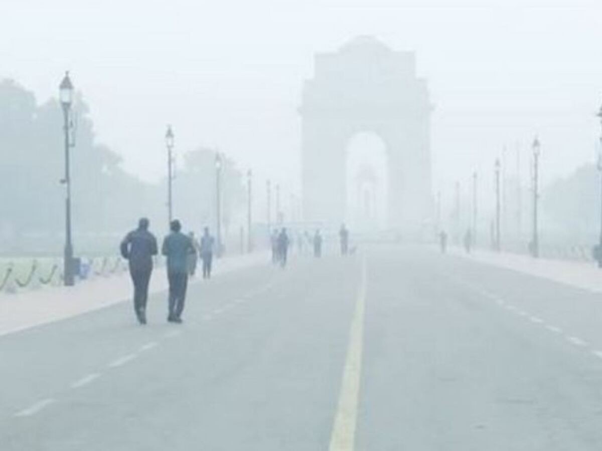 Delhi Pollution: प्रदूषण के कारण घुट रहा राजधानी का दाम, लोगों को हो रही परेशानी 