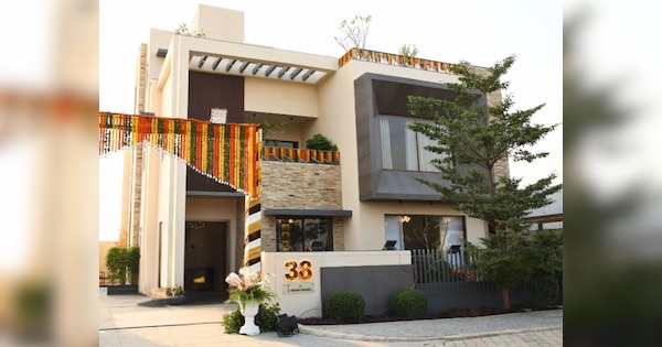 what is the powder room that is present in rinku singhs bungalow worth ...