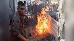 Gaza War: भूख से तड़प रहे लोगों पर इजरायल ने बरसाए बम, 14 की मौत