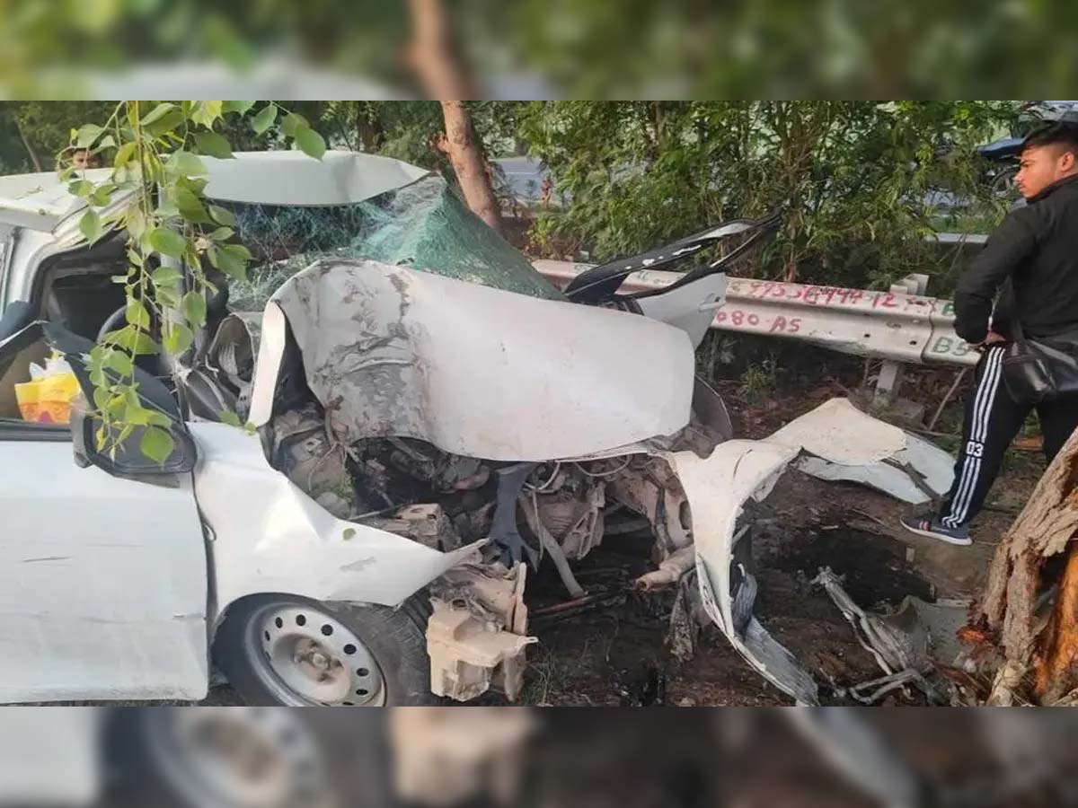UP News: रोड पर खड़ा था खराब ट्रक; पीछे से जा घुसी कार, ड्राइवर समेत 5 लोगों की हुई दर्दनाक मौत UP News: रोड पर खड़ा था खराब ट्रक; पीछे से जा घुसी कार, ड्राइवर समेत 5 लोगों की हुई दर्दनाक मौत