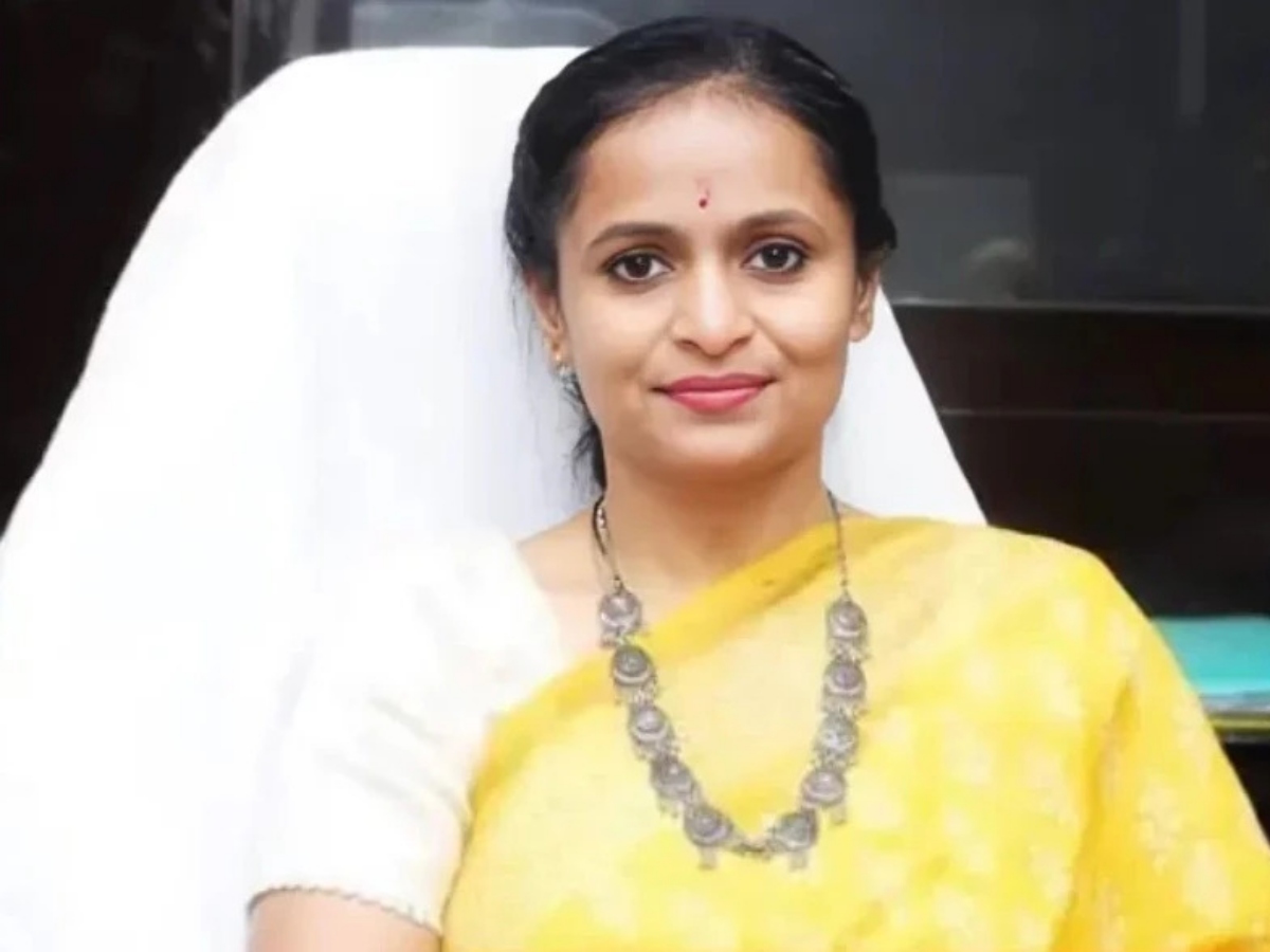 पहले DSP, फिर 5 साल बाद UPSC क्रैक और बनीं IAS, बाद में जाना पड़ा जेल पहले DSP, फिर 5 साल बाद UPSC क्रैक और बनीं IAS, बाद में जाना पड़ा जेल