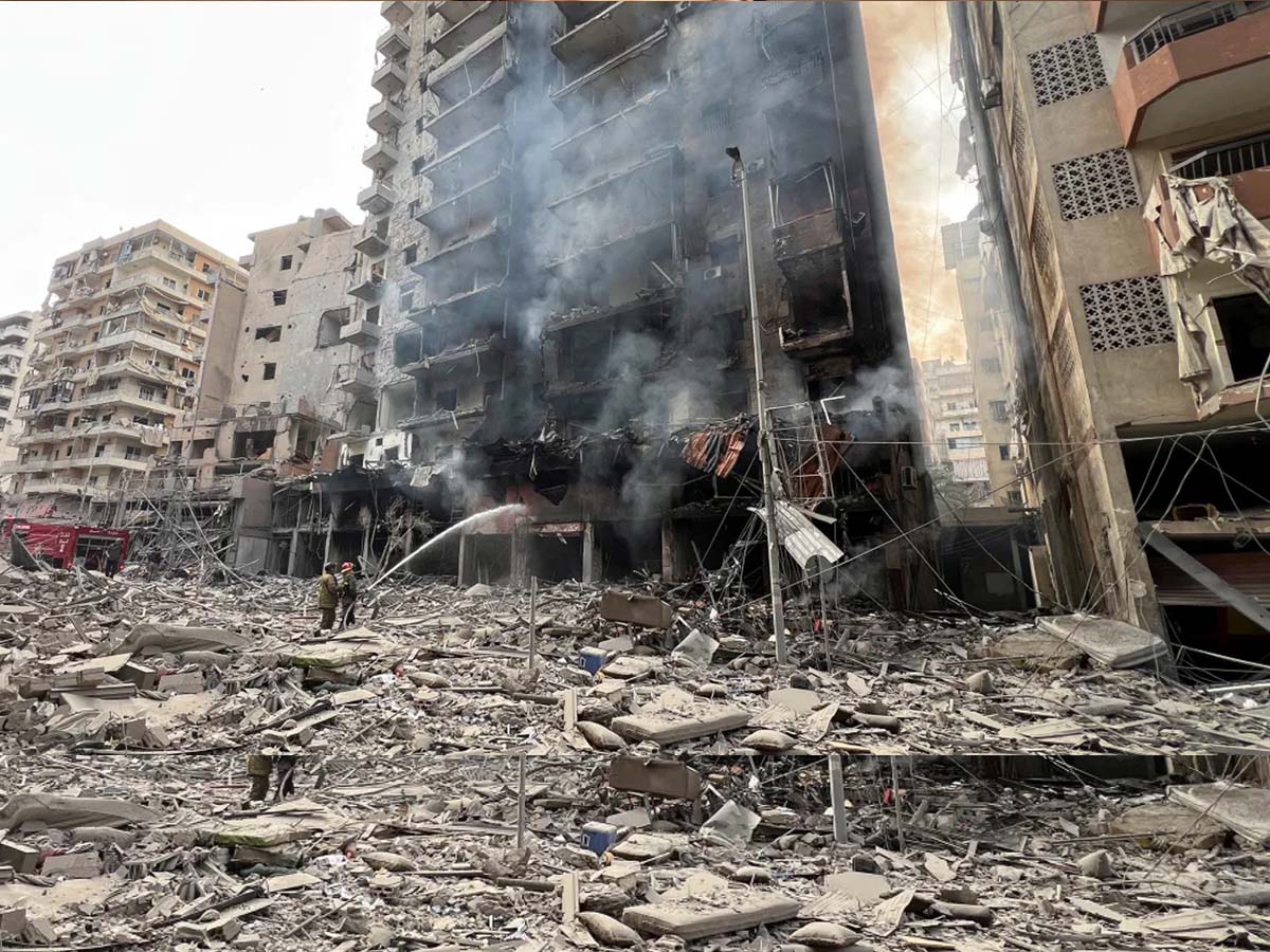 लेबनान-फिलिस्तीन छोड़ इजरायल ने इस मुस्लिम देश पर किया हमला; 7 लोगों की मौत, 20 जख्मी लेबनान-फिलिस्तीन छोड़ इजरायल ने इस मुस्लिम देश पर किया हमला; 7 लोगों की मौत, 20 जख्मी