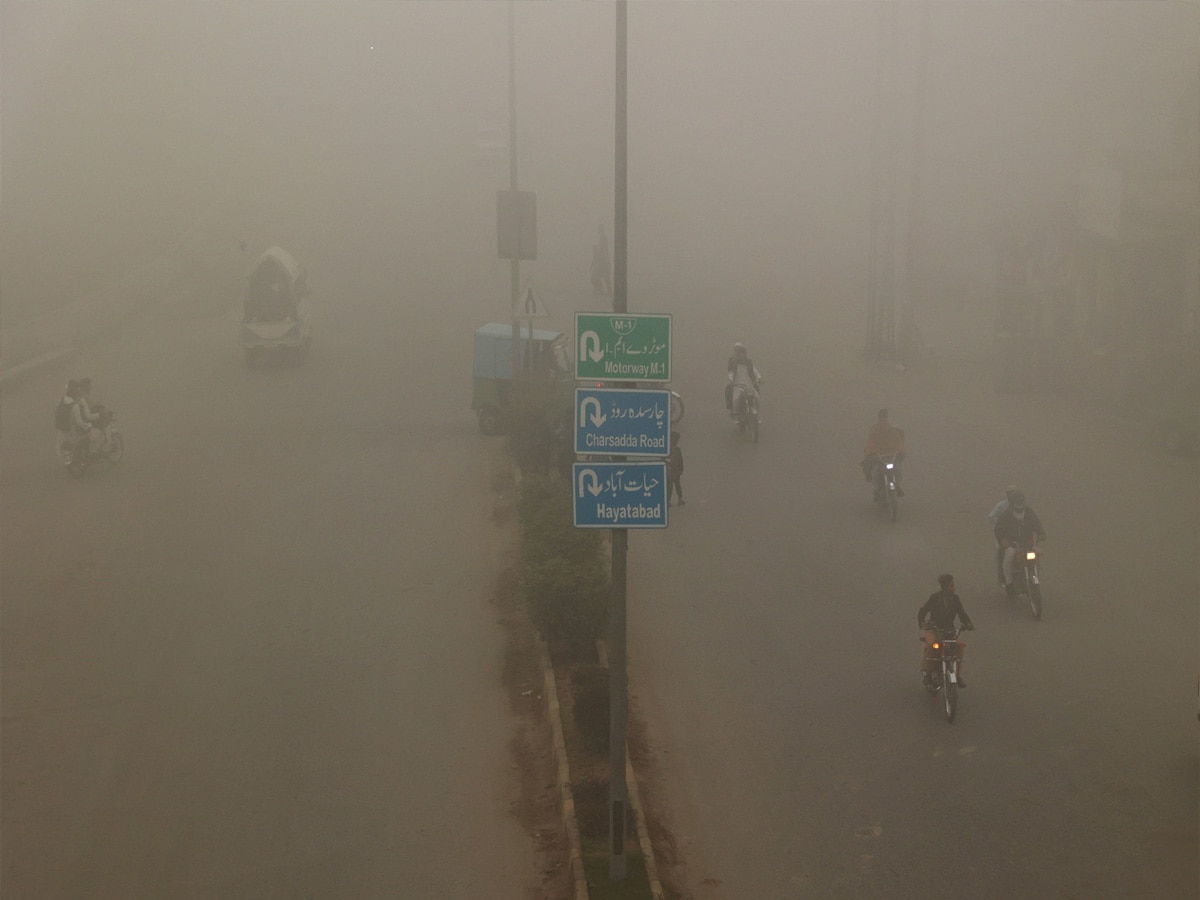 Pakistan: 40 हजार लोगों को सांस से जुड़ी दिक्कत, AQI पहुंचा 2 हजार; जानें पाक के हालात