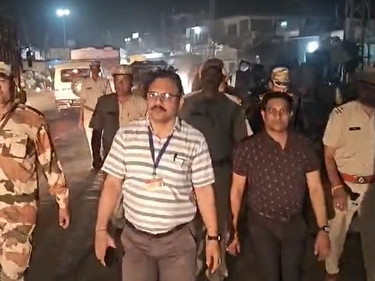 Alwar News: उपचुनाव को लेकर रामगढ़ कस्बे में निकाला फ्लैग मार्च, बड़े अधिकारी रहे मौजूद Alwar News: उपचुनाव को लेकर रामगढ़ कस्बे में निकाला फ्लैग मार्च, बड़े अधिकारी रहे मौजूद