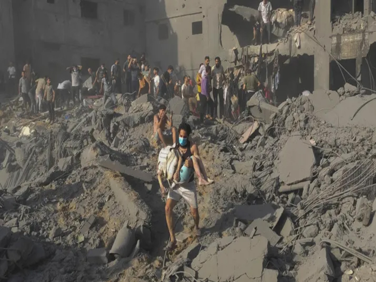 Gaza Attacked: बेरहम इजराइल का रेफ्यूजी कैंप पर हमला, 25 की मौत और 30 घायल Gaza Attacked: बेरहम इजराइल का रेफ्यूजी कैंप पर हमला, 25 की मौत और 30 घायल