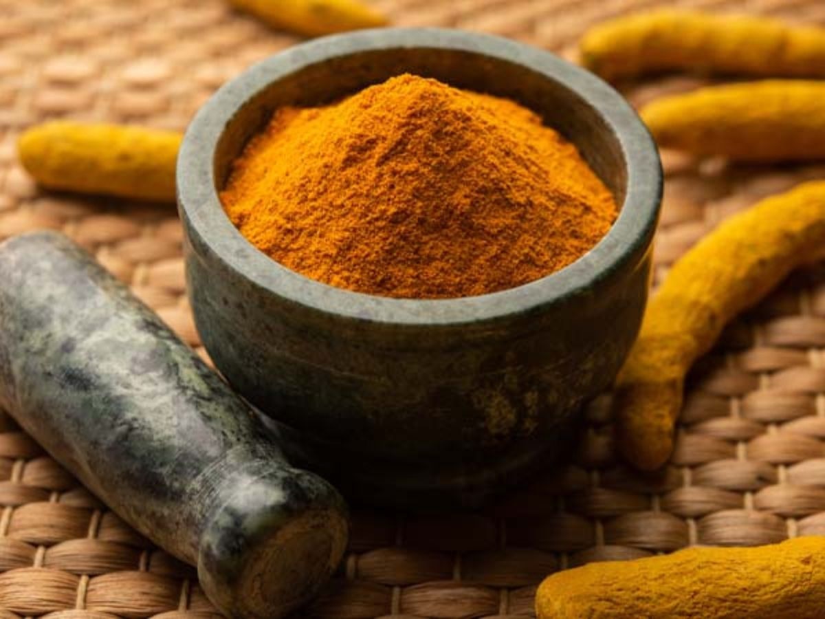 Lead In Turmeric: भारत में मिलने वाली हल्दी में पाया गया 200 गुना ज्यादा लीड, जानें कैसे आपकी सेहत पर डाल सकता है बुरा असर