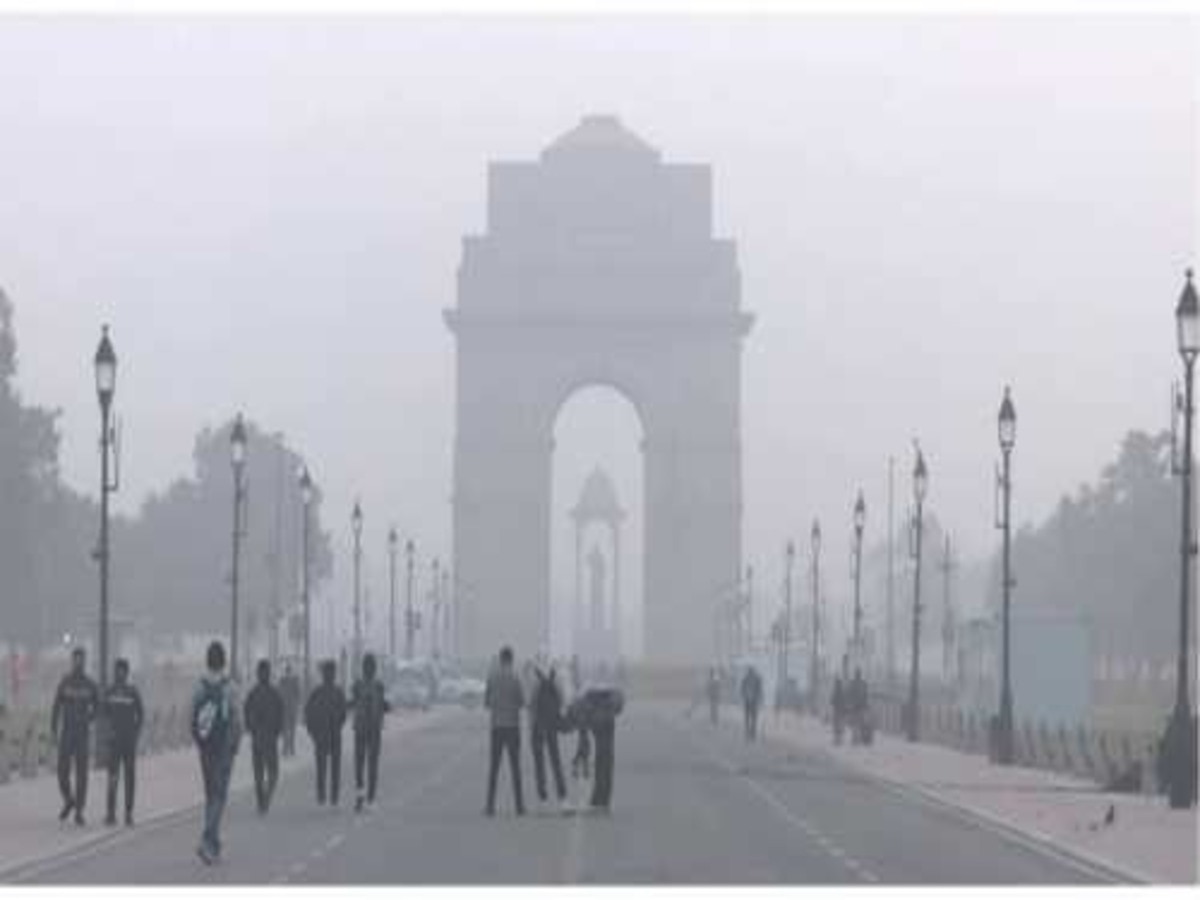 Delhi Pollution: दिल्ली के कई इलाकों में प्रदूषण 400 पार, सांसों पर बना संकट