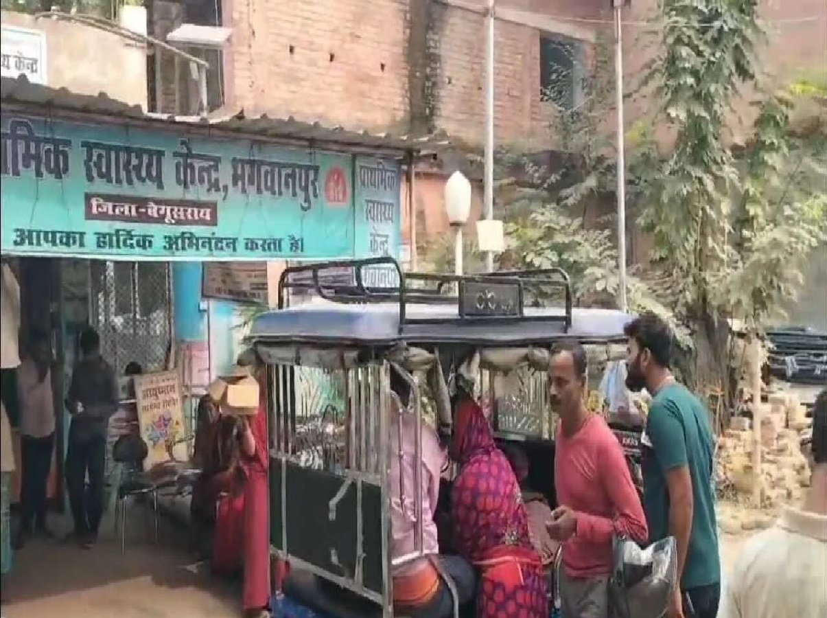 Begusarai Crime: बेगूसराय में रिश्ता शर्मसार, जमीन विवाद में छोटे भाई ने बड़े को लोहे की रॉड से पीट-पीटकर मार डाला, इलाके में सनसनी Begusarai Crime: बेगूसराय में रिश्ता शर्मसार, जमीन विवाद में छोटे भाई ने बड़े को लोहे की रॉड से पीट-पीटकर मार डाला, इलाके में सनसनी