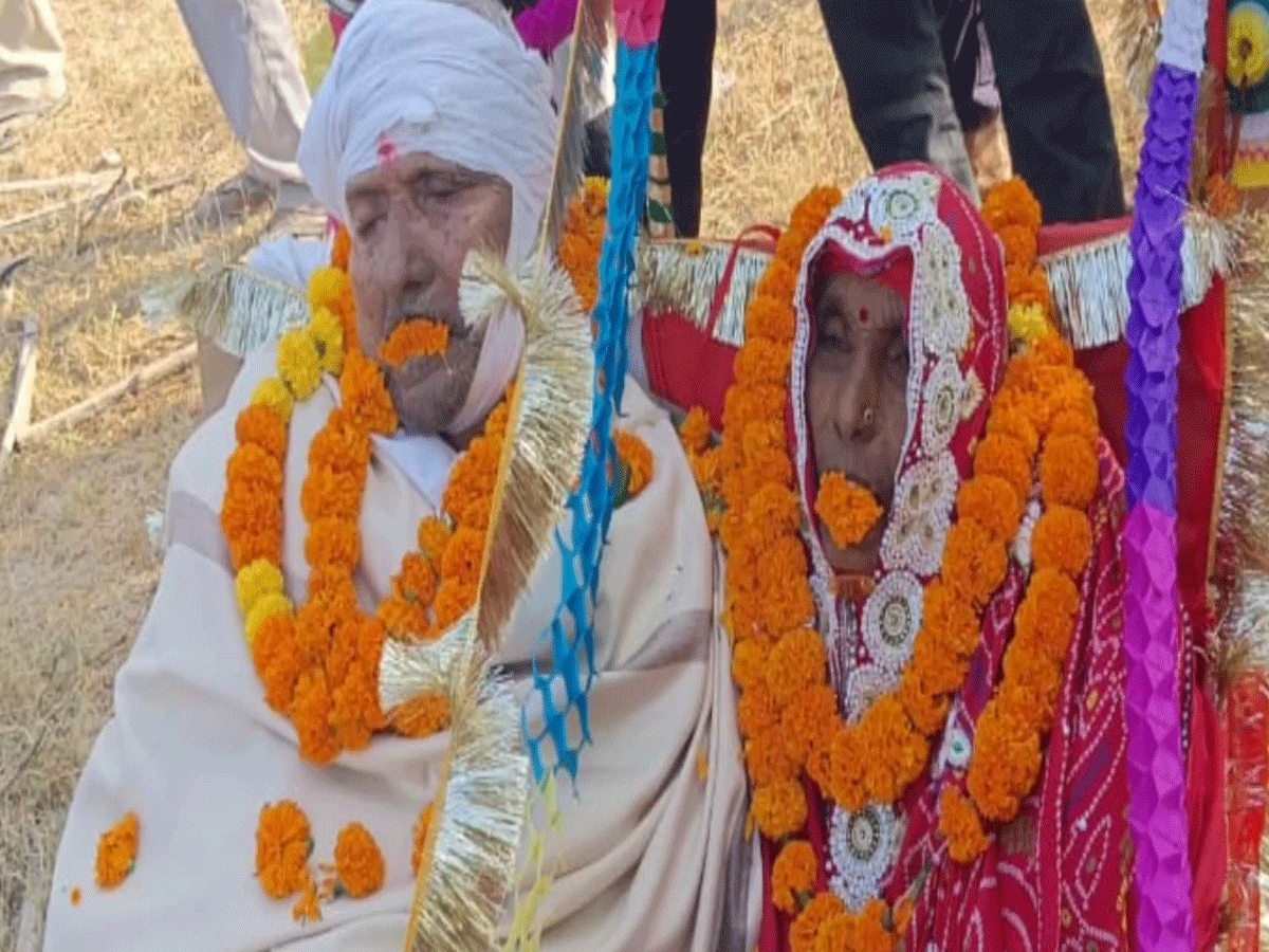 Jhunjhunu News: पति की मौत के 1 मिनट बाद ही पत्नी ने तोड़ा दम, एक ही चिता पर हुआ दोनों का अंतिम संस्कार Jhunjhunu News: पति की मौत के 1 मिनट बाद ही पत्नी ने तोड़ा दम, एक ही चिता पर हुआ दोनों का अंतिम संस्कार