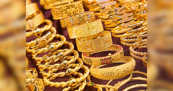 Gold Price Today: अचानक से धड़ाम हो गए सोने-चांदी के दाम, जानें कितना सस्ता हो गया सोना