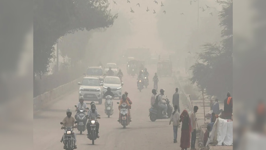 Delhi Smog: स्मोग की चादर से ढका दिल्ली, NOIDA में 1133 पहुंचा AQI