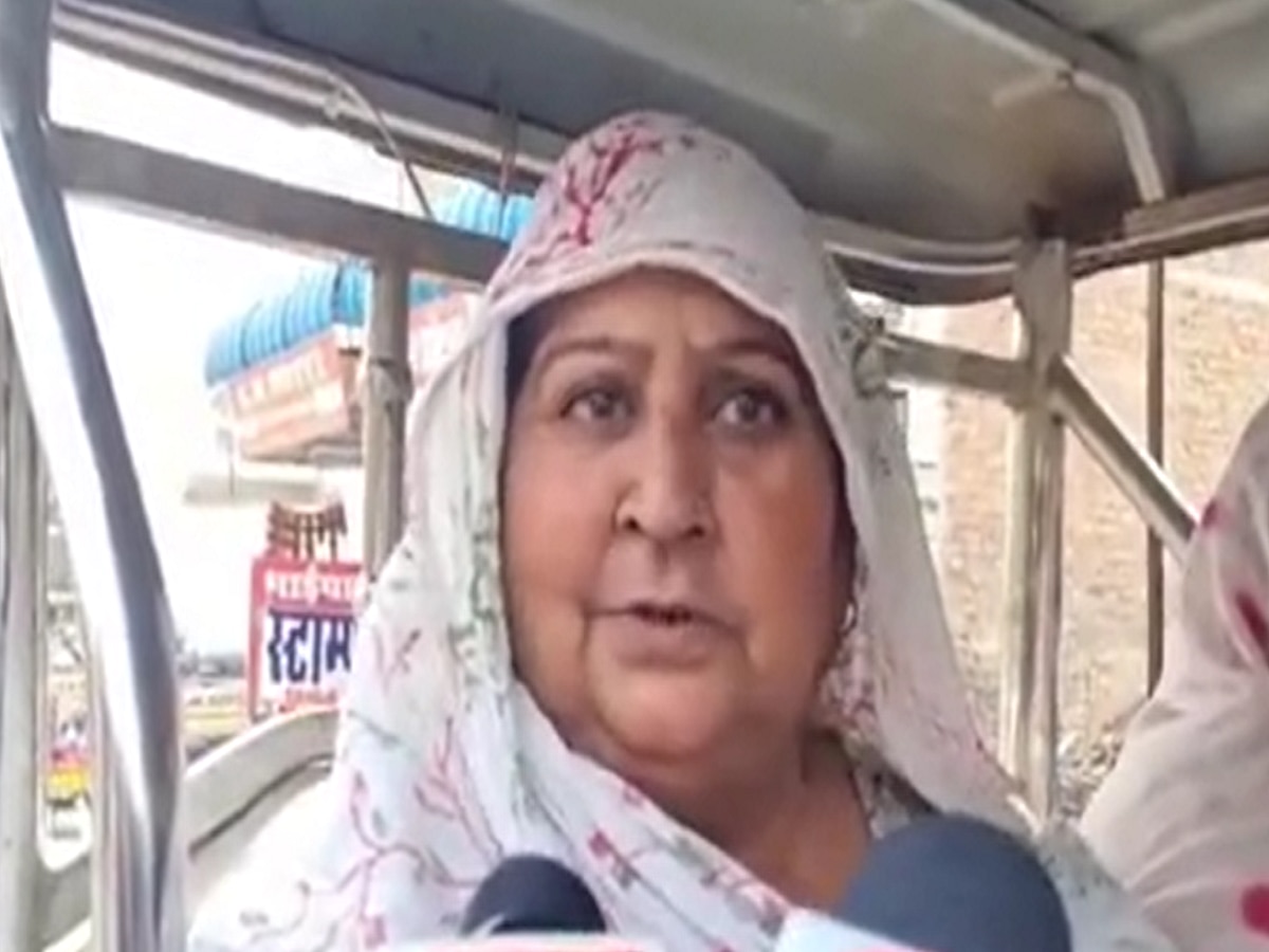 Hanumangarh News: डेढ़ साल के मासूम के सिर से उठा पिता का साया, न्याय के लिए दर-दर की ठोकरे खा रहे परिजन Hanumangarh News: डेढ़ साल के मासूम के सिर से उठा पिता का साया, न्याय के लिए दर-दर की ठोकरे खा रहे परिजन