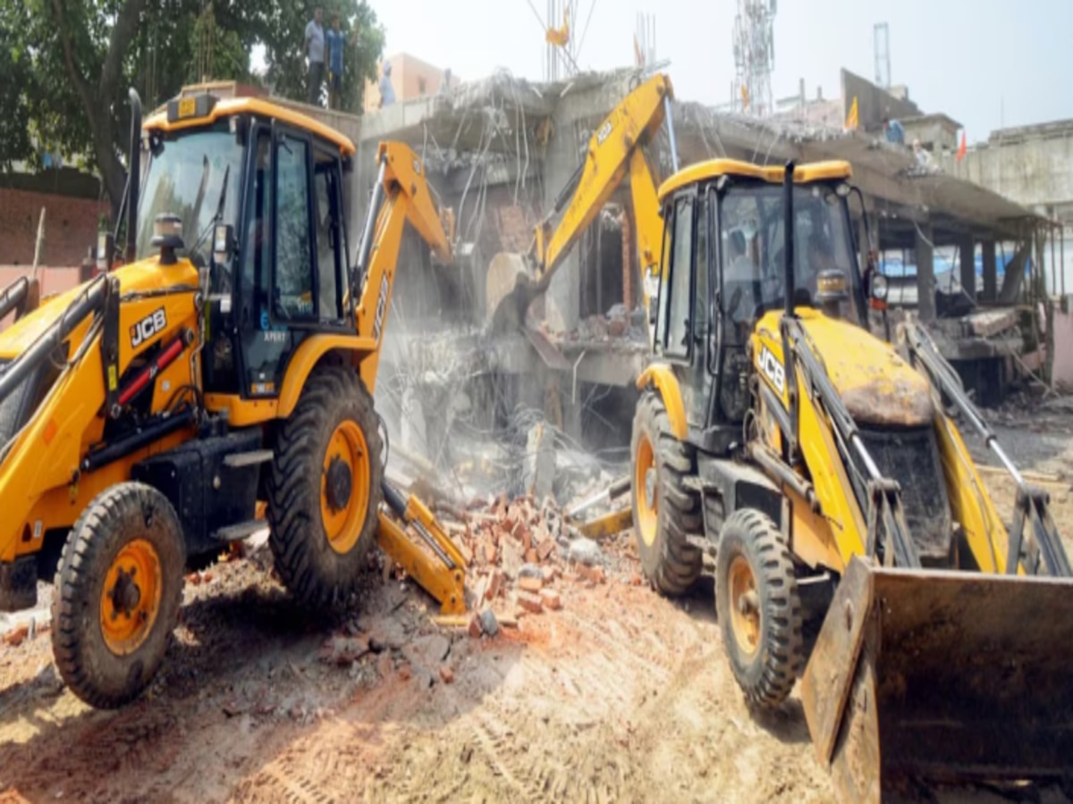 Bulldozer Action: गुरुग्राम में प्रशासन ने तोड़ी कई दुकानें, गरज उठा बुलडोजर 