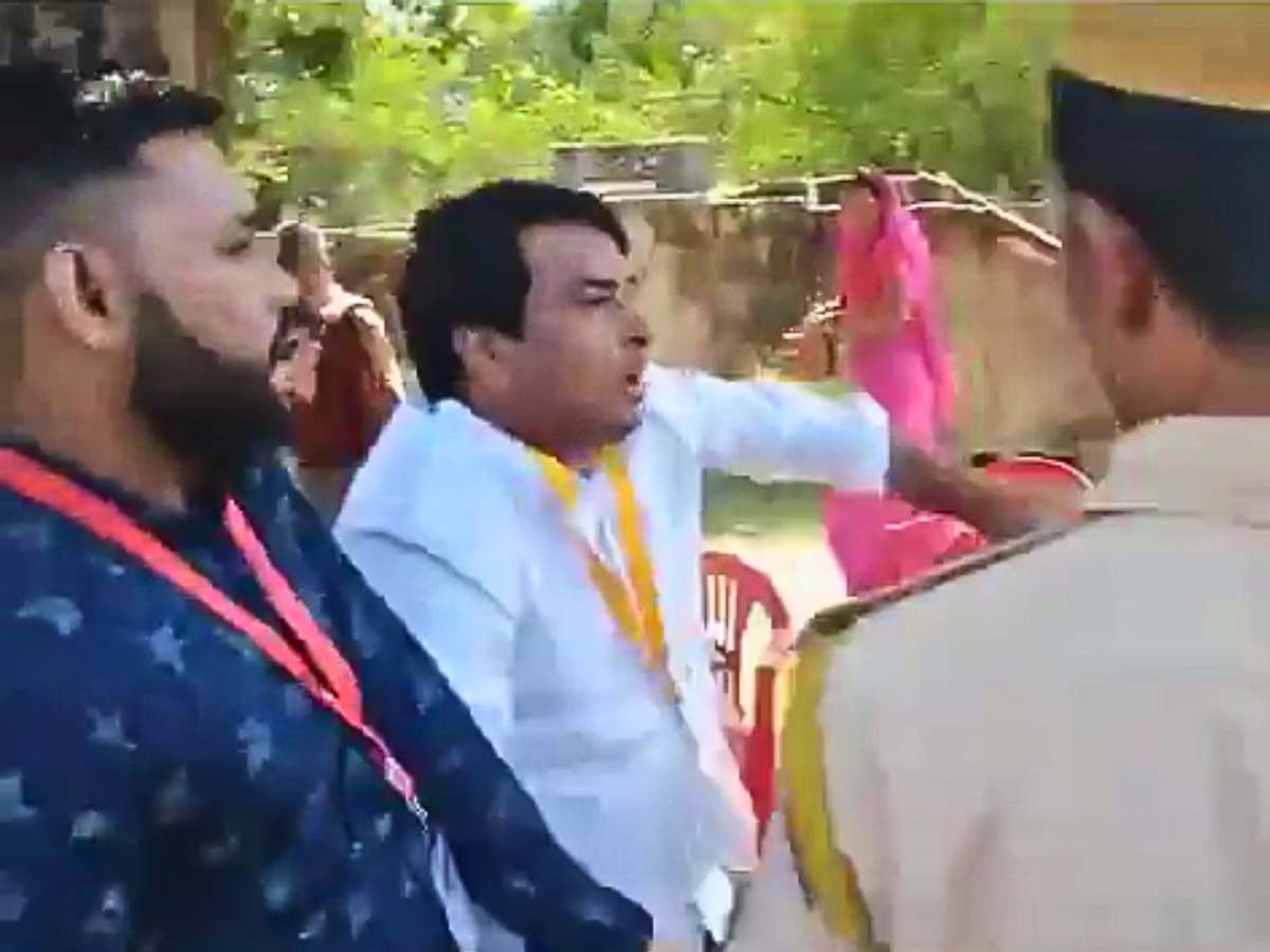 राजस्थान में थप्पड़ कांड के बाद हुई 60 गिरफ्तारियां; नरेश मीणा फरार राजस्थान में थप्पड़ कांड के बाद हुई 60 गिरफ्तारियां; नरेश मीणा फरार