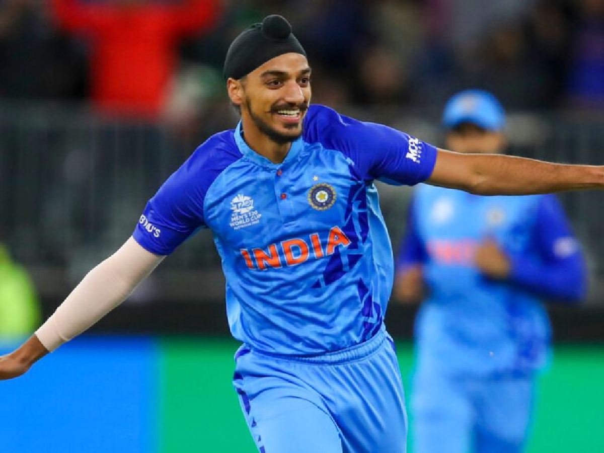 T-20 में भारत के सबसे कामयाब बॉलर बने अर्शदीप, गेंदबाजी से कर दी साउथ अफ्रीका की हवा टाइट! T-20 में भारत के सबसे कामयाब बॉलर बने अर्शदीप, गेंदबाजी से कर दी साउथ अफ्रीका की हवा टाइट!