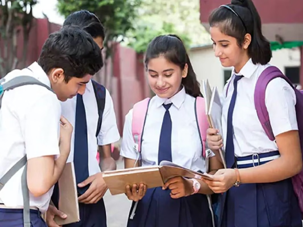 Board Exam 2025 में करना है टॉप? आज से ही फॉलो करें ये 10 अहम टिप्स