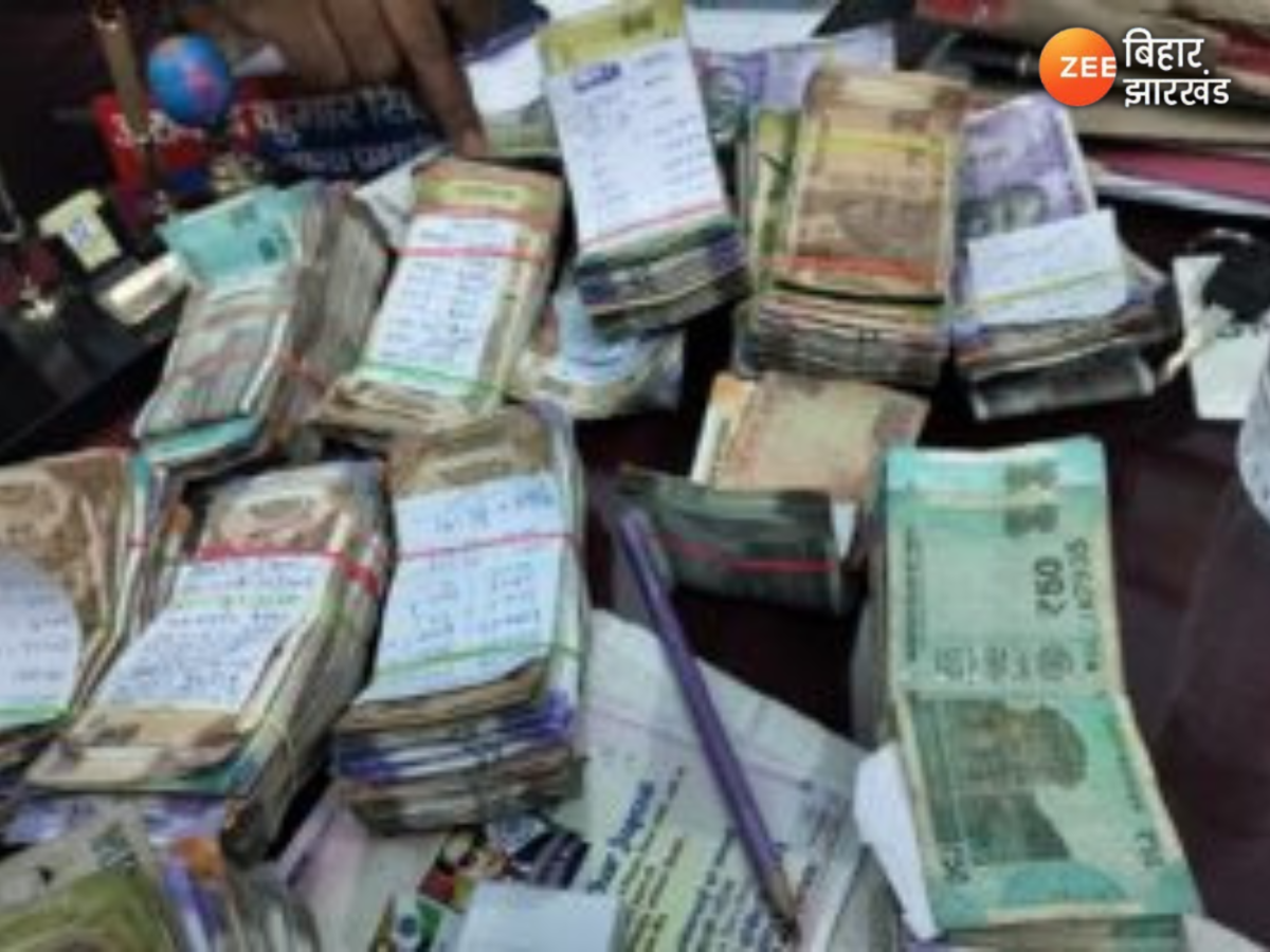 Jharkhand News: झारखंड में आयकर विभाग की कार्रवाई, स्टेपनी में छुपे थे लाखों रुपए Jharkhand News: झारखंड में आयकर विभाग की कार्रवाई, स्टेपनी में छुपे थे लाखों रुपए