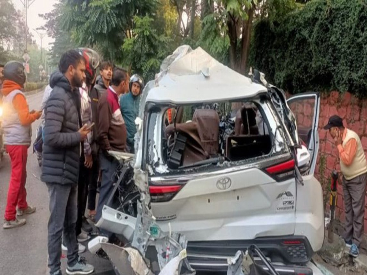 Dehradun Accident Update: पुलिस कर रही एक्सपर्ट से बात, नहीं हुई शिकायत दर्ज, जानें अपडेट Dehradun Accident Update: पुलिस कर रही एक्सपर्ट से बात, नहीं हुई शिकायत दर्ज, जानें अपडेट