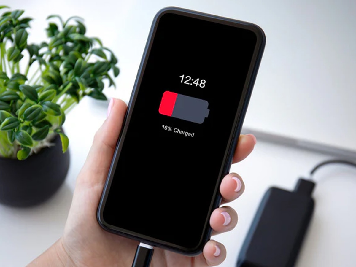 क्या आपका iPhone हो रहा है Slow Charge? तुरंत करें ये काम, सुपरफास्ट स्पीड में करेगा 100%