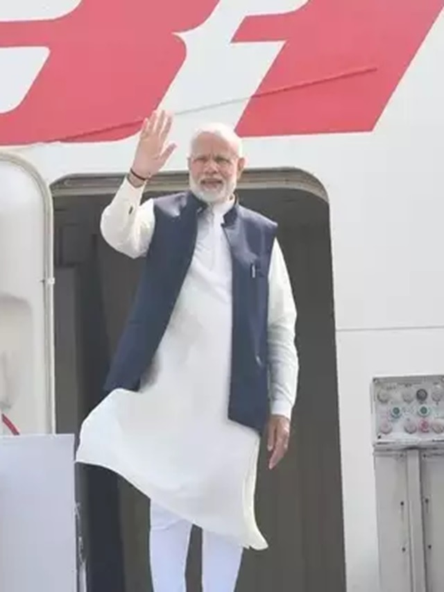 PM Modi Airplane: एंटी मिसाइल सिस्टम और रडार जैमर, हवा में 'अभेद्य किला' है PM मोदी का विमान, देखें विशेषताएं