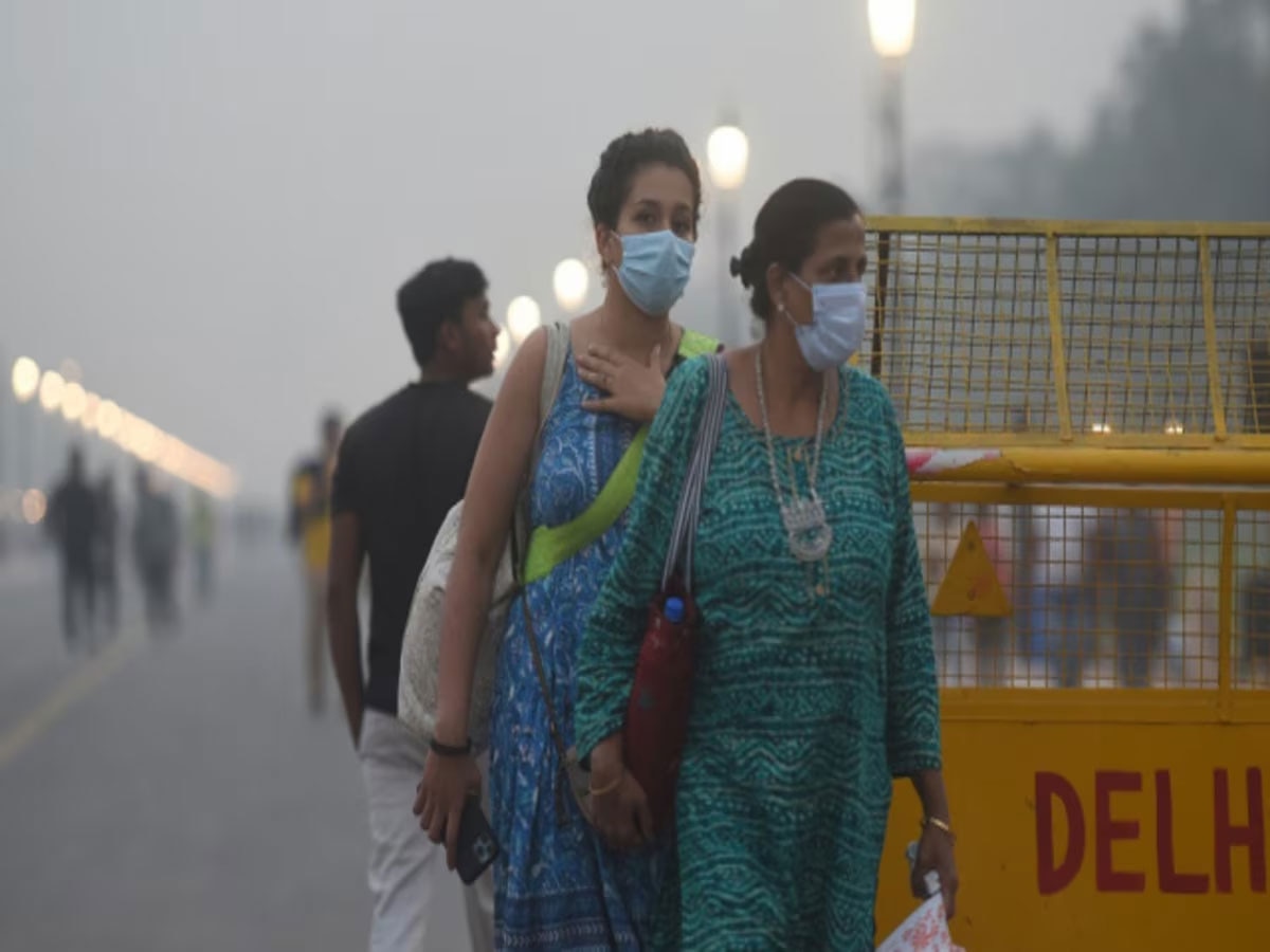 Delhi Weather: बारिश-बर्फबारी बढ़ाएगी ठंड? प्रदूषण-दमघोटू हवा के बीच जानिए मौसम का हाल