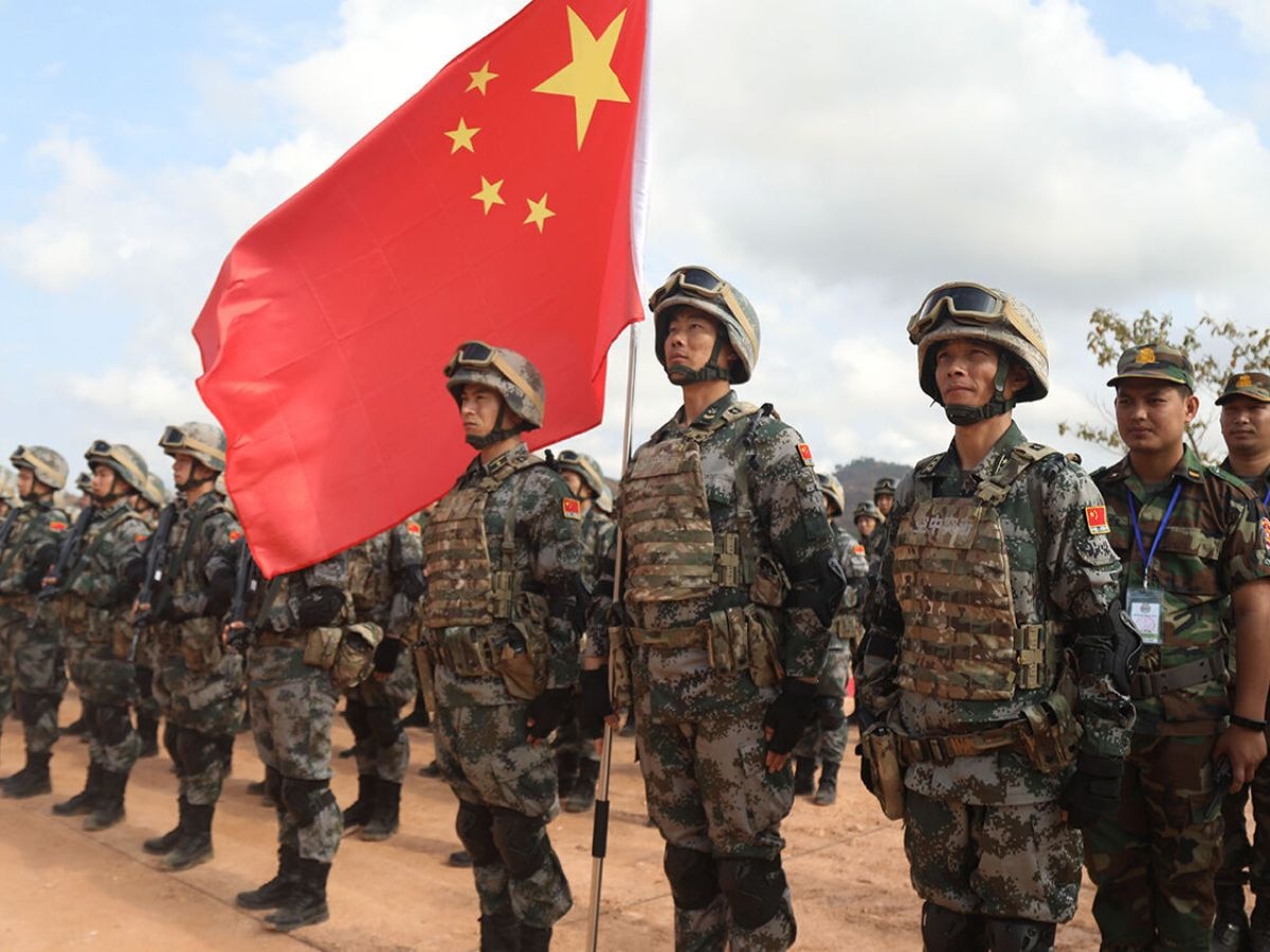 Chinese Army: बेहद सख्त होती है चाइनीज सैनिकों की ट्रेनिंग, आर्मी छोड़ने पर सरकार रुलाती है खून के आंसू 