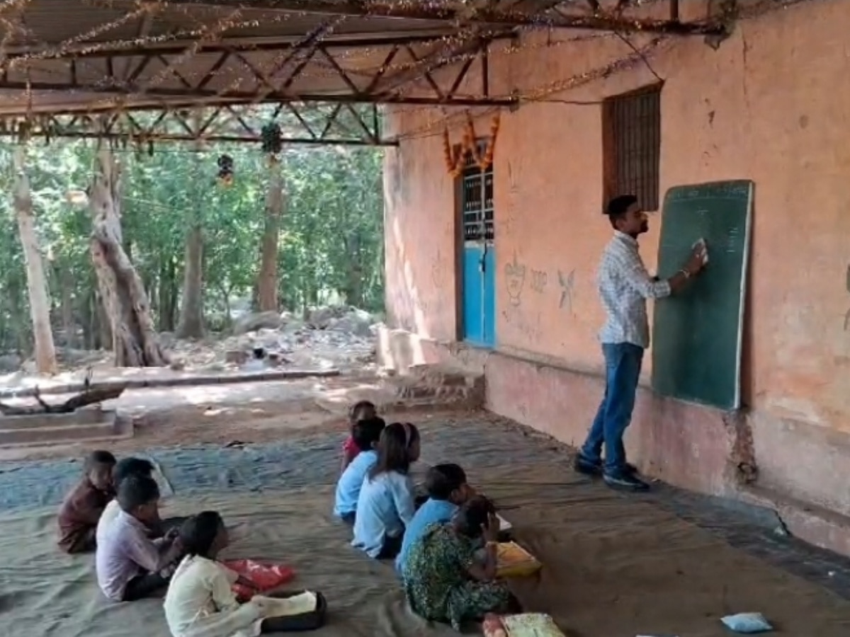 Banswara News: हस्तिनापुर मंदिर में ग्यारह साल से चल रहा विद्या का मंदिर, लापरवाही की भेंट चढ़े लाखों रुपए