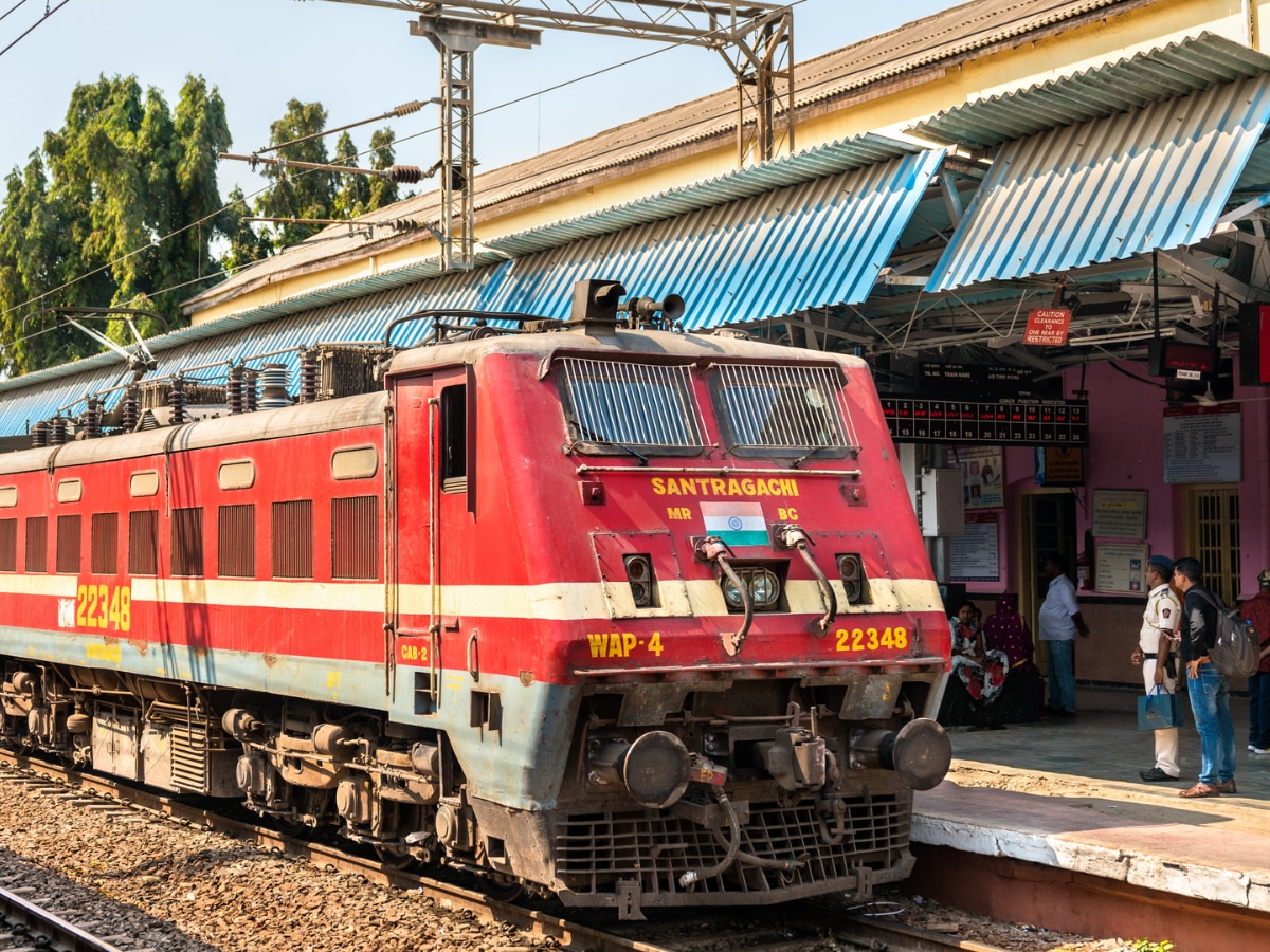 भारत में है दुनिया का सबसे लंबा रेलवे प्लेटफॉर्म, लंबाई इतनी कि चलते-चलते हो जाएगा पैरों में  दर्द