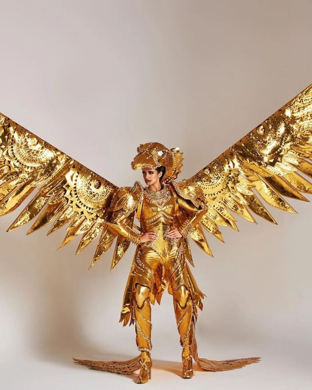 रिया ने क्यों चुना 'सोने की चिड़िया' का लुक?