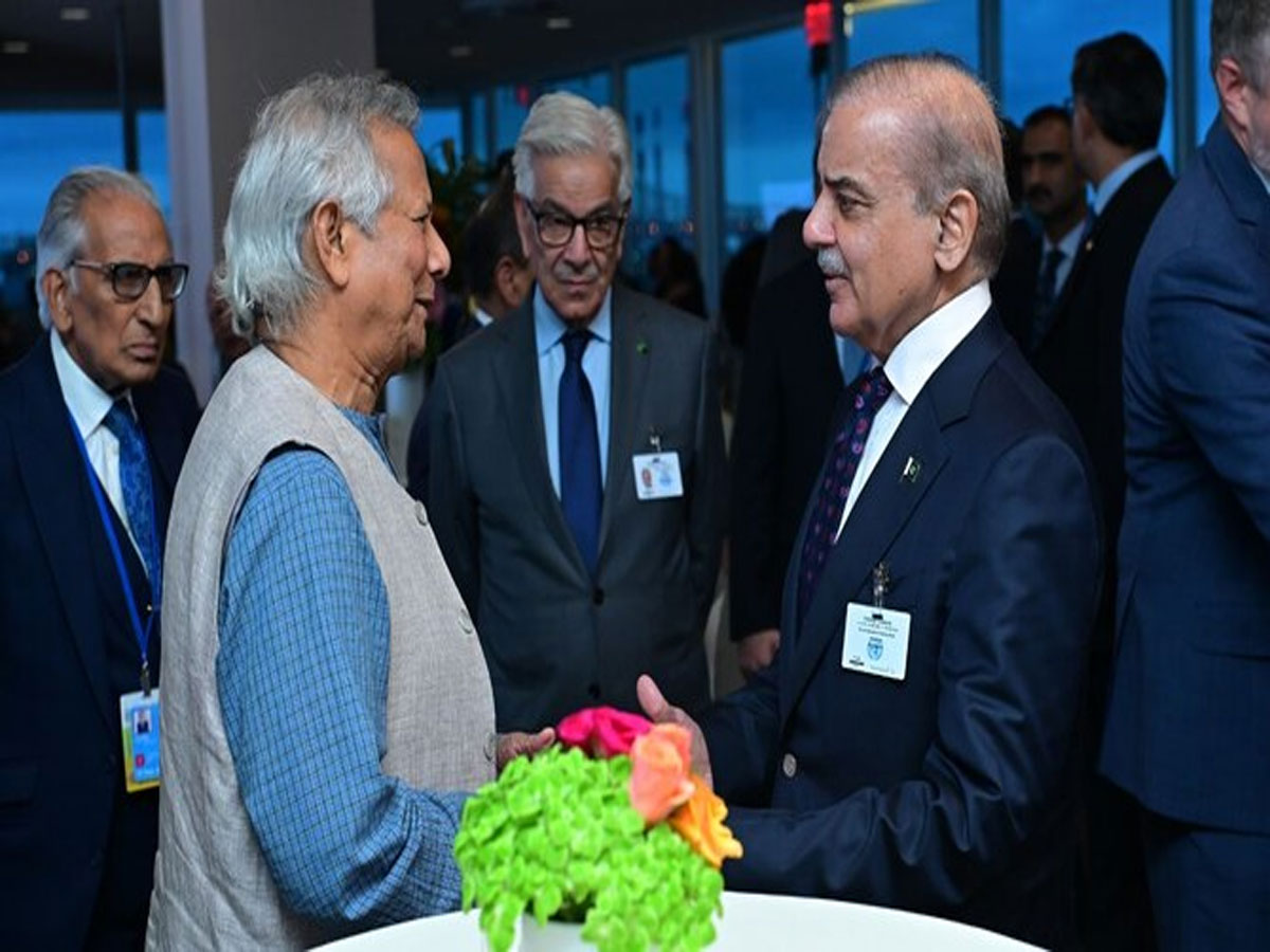 पाकिस्तान के करीब आ रहा है बांग्लादेश, यूनुस सरकार के फैसले से भारत की बढ़ी टेंशन पाकिस्तान के करीब आ रहा है बांग्लादेश, यूनुस सरकार के फैसले से भारत की बढ़ी टेंशन