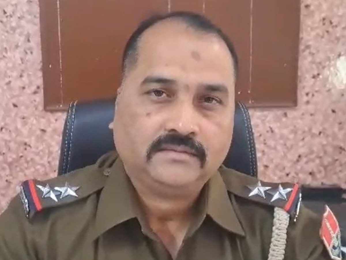 Alwar News:  पुलिस ने पांच गौवंश सहित अवैध शराब की बरामद, नाकाबंदी तोड़ गौ तस्कर हुए फरार