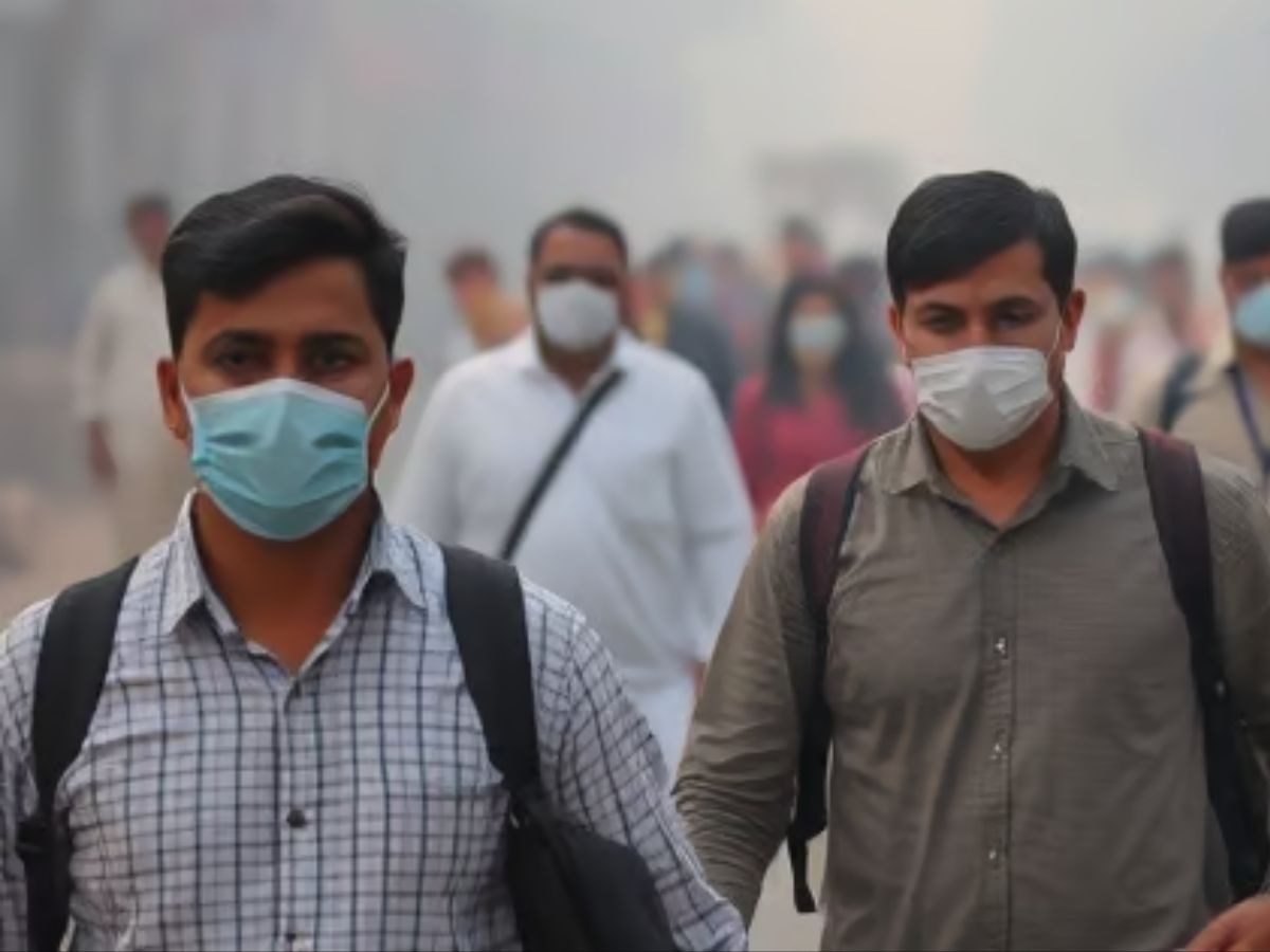 दिल्ली की हवा में 1 घंटे रहना = आपकी उम्र के सालों में कटौती, जानिए 450+ AQI कैसे बिगाड़ सकती है आपकी सेहत?