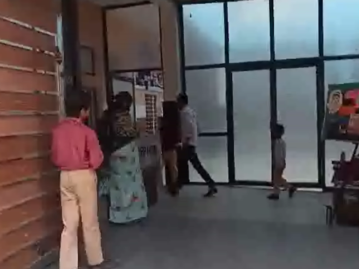 Faridabad Pollution: ग्रैप-4 के नियमों की उड़ी धज्जियां, खुले हैं प्राइवेट स्कूल Faridabad Pollution: ग्रैप-4 के नियमों की उड़ी धज्जियां, खुले हैं प्राइवेट स्कूल