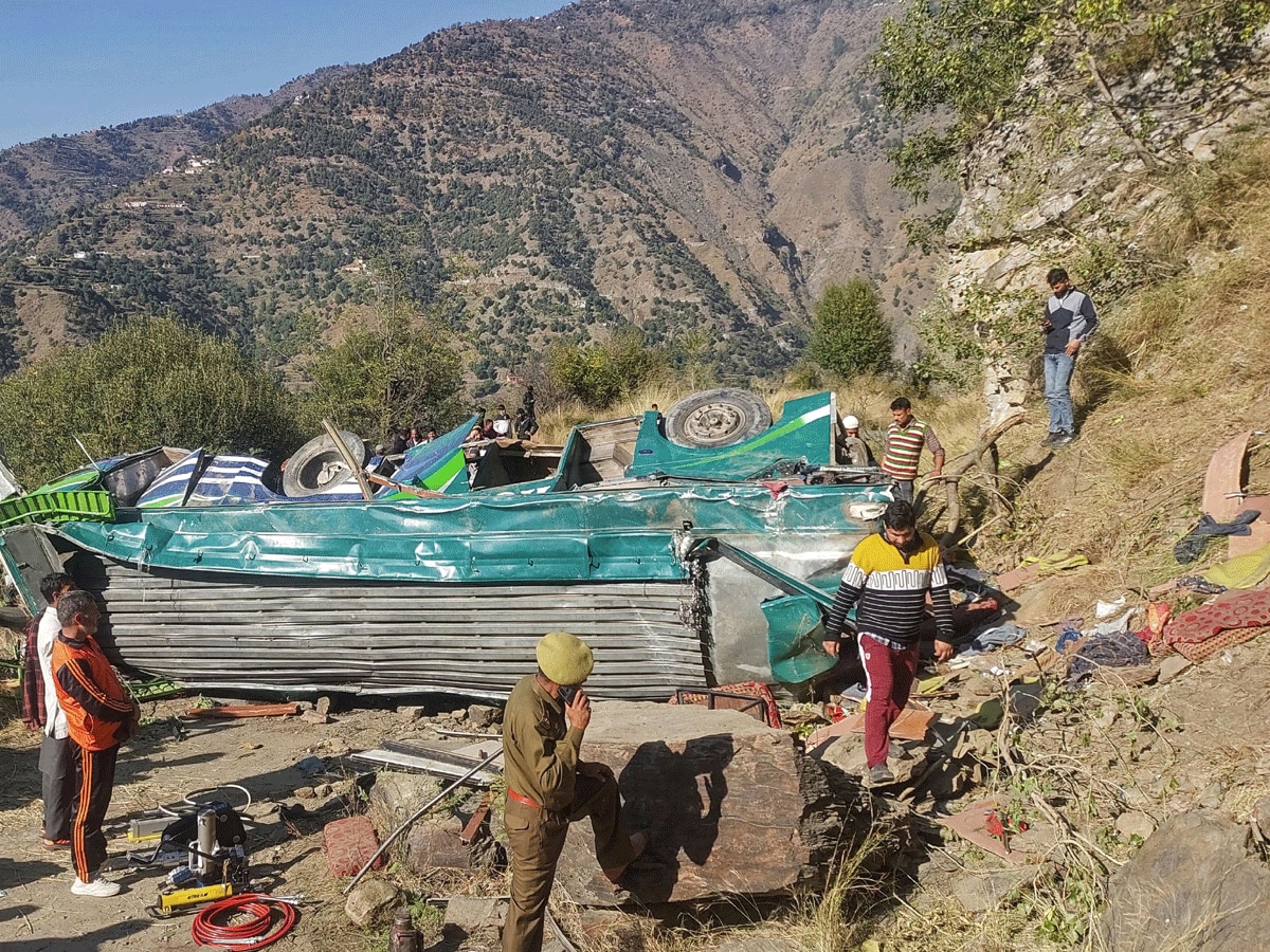 Road Accident: आतंकवादियों की गोली से ज्यादा हर साल सड़क दुर्घटना में मारे जाते हैं यहां के लोग