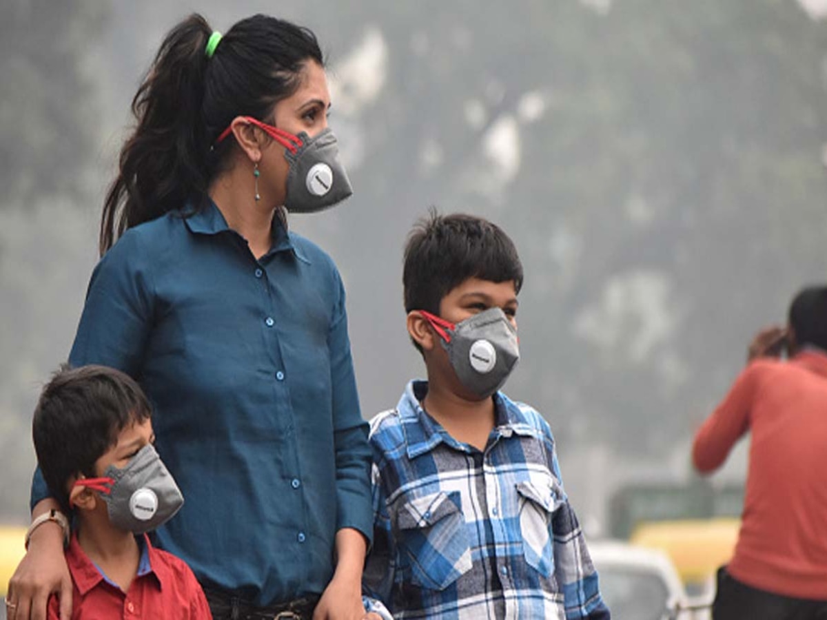 Delhi-NCR Pollution: दिल्ली-एनसीआर में 400 पार AQI, 75% परिवारों में से 1 सदस्य बीमार  