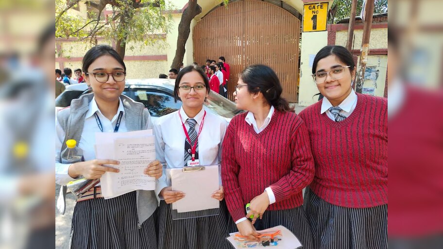 CBSE ने 10th और 12th की एग्जाम की तारीखों का ऐलान, जानें कब होगा पहला पेपर