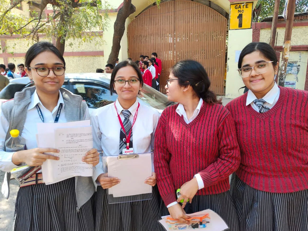 CBSE ने 10th और 12th की एग्जाम की तारीखों का ऐलान, जानें कब होगा पहला पेपर CBSE ने 10th और 12th की एग्जाम की तारीखों का ऐलान, जानें कब होगा पहला पेपर