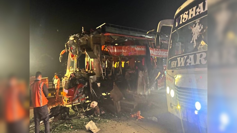 Aligarh Accident Video: कांच ले जा रहे ट्रक से टकराई बस, 5 की मौत 15 गंभीर