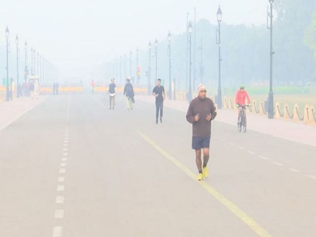 Delhi Pollution: दिल्ली के कई इलाकों में 400 से नीचे पहुंचा AQI, लेकिन कम नहीं होगी परेशानी