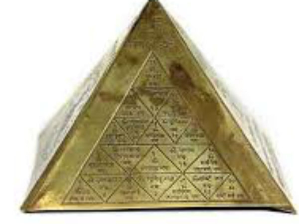 Vastu Pyramid: वास्तु पिरामिड से क्षण भर में बदल जाएगी किस्मत, इस जगह पर रखें सफलता चूमेगी कदम